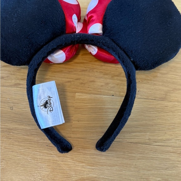 Minnie Mouse Disneyland Ears Black Headband with Red Polka Dot Bow - Picture 4 of 5